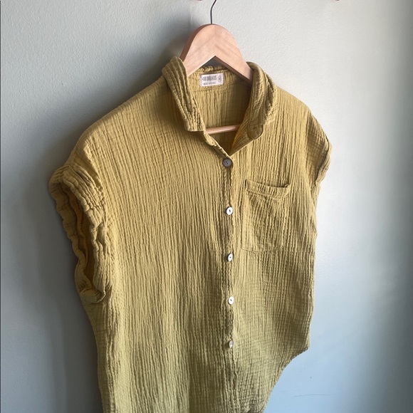 FOUR DREAMS || Cotton Button Down Short Sleeve Size Medium - Picture 2 of 8